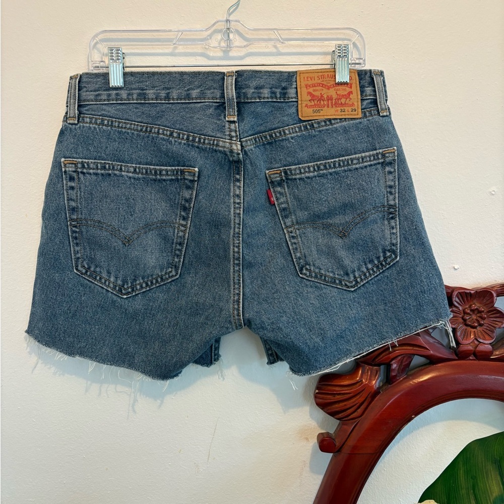 Women’s Levi’s 505 Denim Blue Cut Off Shorts - Picture 2 of 2